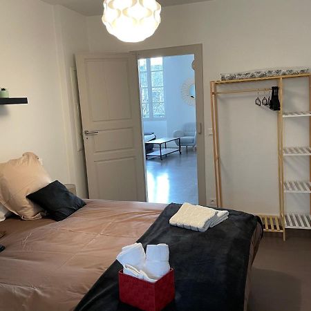 T1 40 M2. Lit Queen Size Pau Kültér fotó